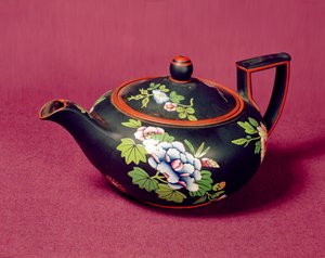 Bule Wedgwood de basalto preto, esmaltado com flores, c.1840-50 (grés)